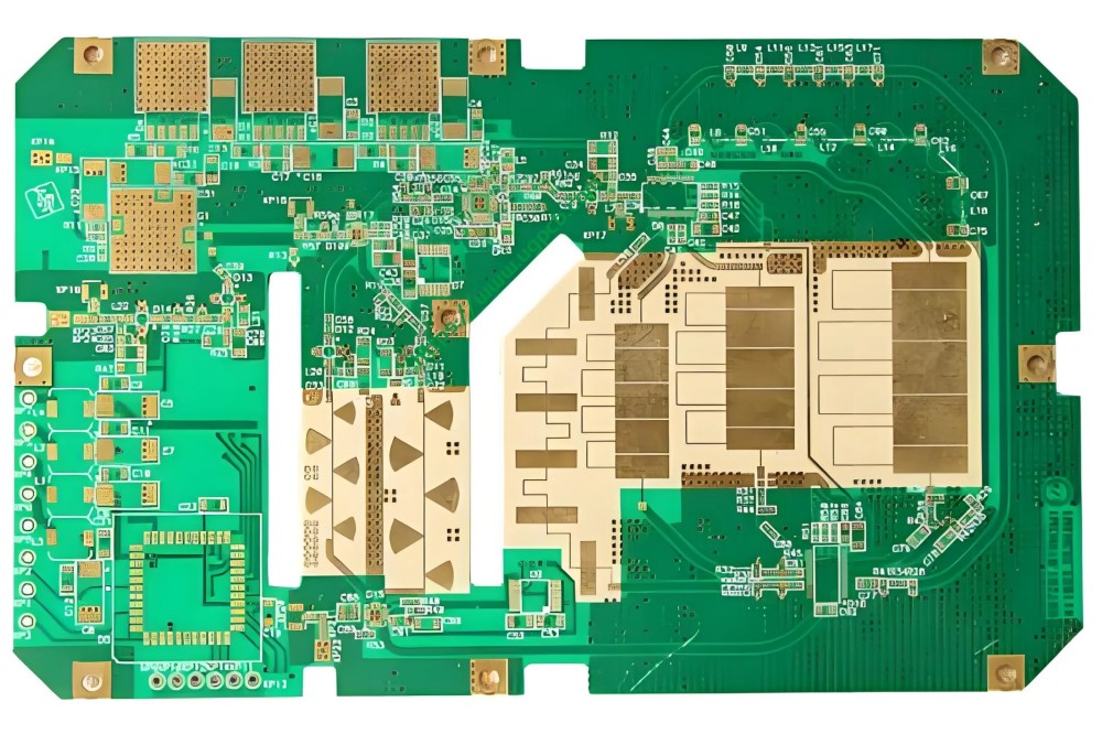 Rogers RO4350B高频PCB整板实拍，绿色阻焊、金色线路与异形开槽